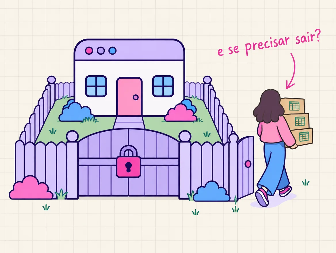 Dona sai de um terreno cercado carregando caixas de planilhas, enquanto a casinha do app fica presa lá dentro